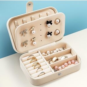 Elegant Cream Jewelry Organizer
